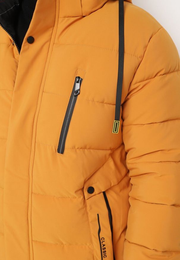 Born2be - Żółta Pikowana Kurtka z Odpinanym Kapturem i Sznurkami Nomika. Okazja: na co dzień. Kolor: żółty. Materiał: jeans, tkanina, materiał. Sezon: zima. Styl: casual, klasyczny, elegancki