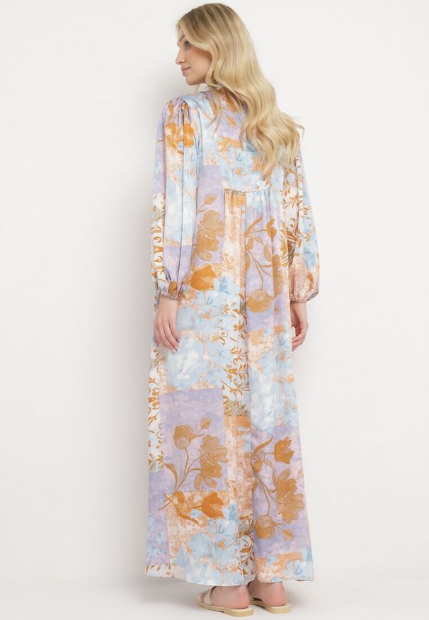 Born2be - Niebiesko-Fioletowa Rozkloszowana Sukienka Zapinana na Guziki Ozdobiona Marszczoną Gumką Soraffe. Okazja: na co dzień, na spacer. Kolor: niebieski. Materiał: zamsz. Długość rękawa: długi rękaw. Wzór: aplikacja. Typ sukienki: proste. Styl: casual, klasyczny