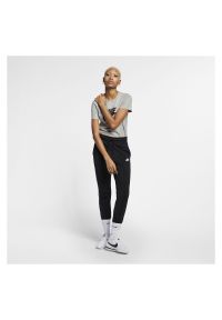 Koszulka damska Nike Sportswear Essential BV6169. Materiał: materiał, bawełna. Długość rękawa: krótki rękaw. Długość: krótkie #4