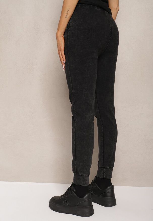 Renee - Czarne Dresowe Spodnie Joggery z Bawełny z Gumką i Sznureczkiem w Talii Kaithira. Okazja: na co dzień. Kolor: czarny. Materiał: dresówka, bawełna. Styl: elegancki, casual