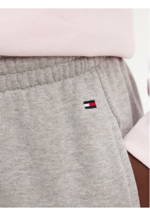 TOMMY HILFIGER - Tommy Hilfiger Spodnie dresowe UW0UW05773 Szary Regular Fit. Kolor: szary. Materiał: bawełna