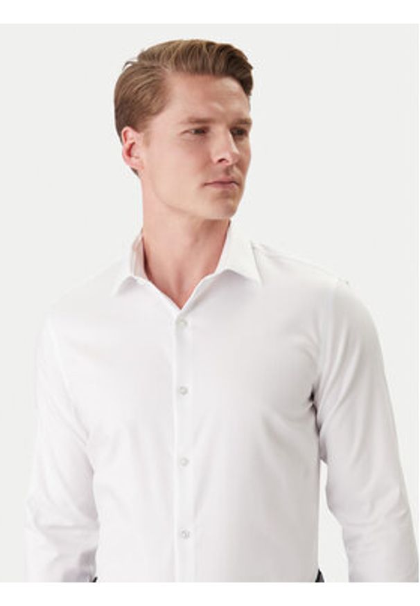 Calvin Klein Koszula LV019EU090 Biały Slim Fit. Kolor: biały. Materiał: bawełna