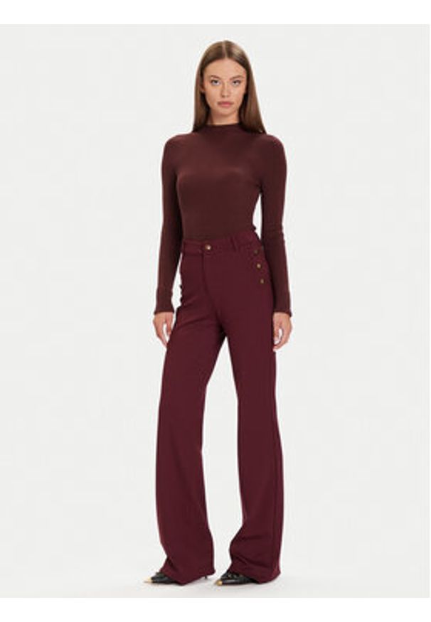 Guess Spodnie materiałowe W5BB16 KCMU2 Czerwony Flare Fit. Kolor: czerwony. Materiał: wiskoza, syntetyk