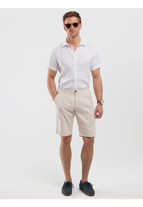 Big-Star - Szorty męskie lniane kremowe Linesi 103. Kolor: biały. Materiał: len. Sezon: lato. Styl: klasyczny, wakacyjny