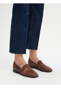 Ryłko - Mokasyny damskie w zwierzęcy print. Kolor: brązowy. Materiał: skóra. Wzór: motyw zwierzęcy, nadruk. Styl: street #1