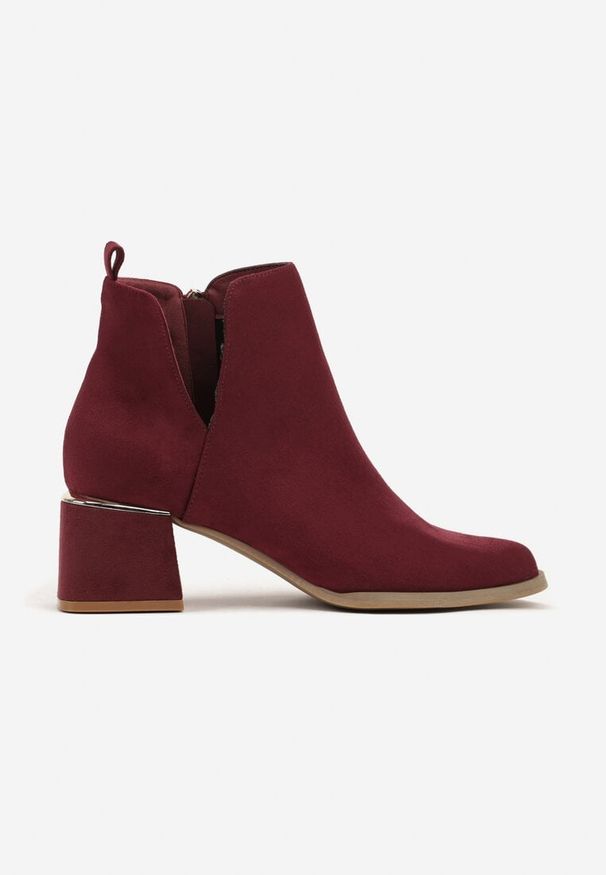 Renee - Bordowe Botki na Słupku z Wycięciem i Metaliczną Ozdobą Lorethra. Okazja: na co dzień, do pracy, na spotkanie biznesowe. Kolor: czerwony. Materiał: jeans, wełna. Wzór: aplikacja. Sezon: jesień, zima. Obcas: na słupku. Styl: klasyczny, casual, biznesowy, elegancki