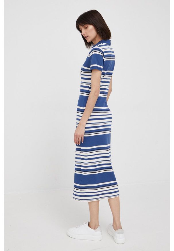 Polo Ralph Lauren sukienka midi dopasowana. Typ kołnierza: polo. Kolor: niebieski. Materiał: dzianina. Długość rękawa: krótki rękaw. Długość: midi