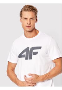 4f - 4F T-Shirt H4Z22-TSM353 Biały Regular Fit. Kolor: biały. Materiał: bawełna