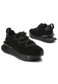 Czarne Sneakersy Artiker Modne Obuwie Damskie Na Platformie. Okazja: na co dzień. Zapięcie: sznurówki. Kolor: czarny. Materiał: zamsz. Obcas: na platformie
