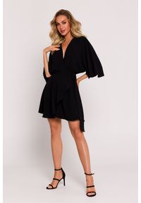 MOE - Kopertowa sukienka mini z szerokimi rękawami czarny. Kolor: czarny. Sezon: wiosna, lato. Typ sukienki: kopertowe. Długość: mini #2