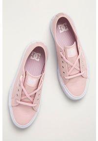 DC - Tenisówki. Nosek buta: okrągły. Zapięcie: sznurówki. Kolor: różowy. Materiał: guma #3
