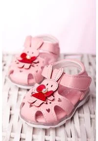 Casu - różowe sandały niemowlęce niechodki na rzep z króliczkami casu x806a. Zapięcie: rzepy. Kolor: różowy #1
