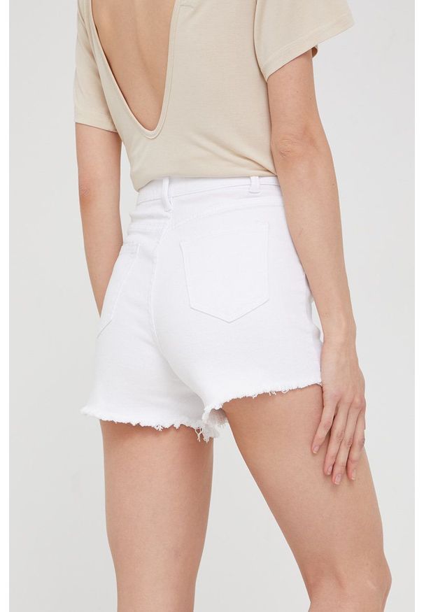 Answear Lab szorty jeansowe damskie kolor biały gładkie high waist. Stan: podwyższony. Kolor: biały. Materiał: jeans. Wzór: gładki. Styl: wakacyjny