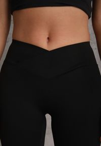 Renee - Czarne Legginsy High Waist o Fasonie Flare Shylenne. Okazja: na co dzień. Stan: podwyższony. Kolor: czarny. Długość: krótkie. Styl: casual #4
