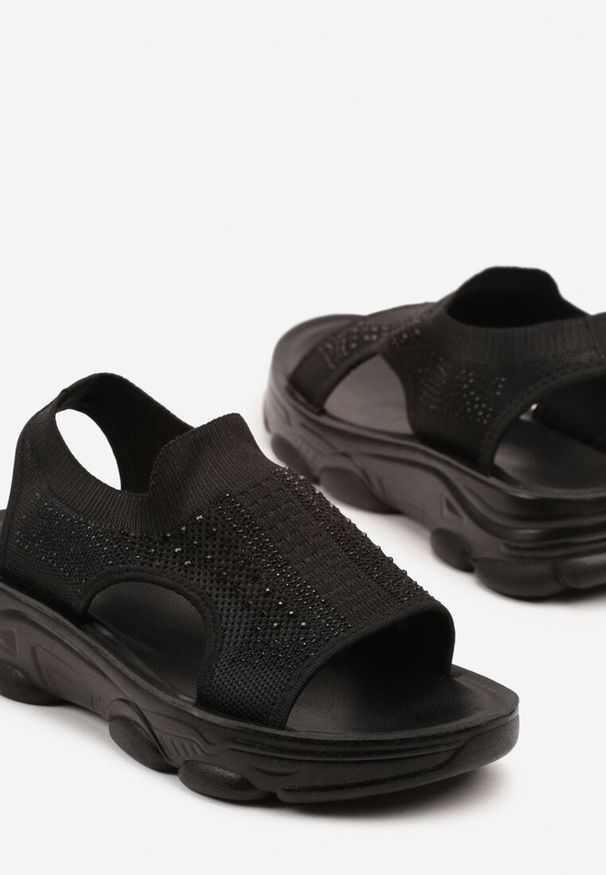 Born2be - Czarne Sandały Sportowe z Elastyczną Cholewką na Grubej Podeszwie Lirasette. Okazja: na co dzień, na spacer. Kolor: czarny. Materiał: jeans. Sezon: lato. Styl: sportowy