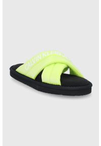 Calvin Klein Jeans Kapcie kolor zielony. Nosek buta: okrągły. Kolor: zielony. Materiał: materiał, guma. Wzór: gładki #2