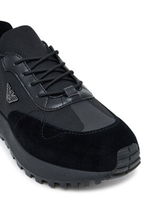 Emporio Armani Sneakersy EM003739 AF19724 MC005 Czarny. Kolor: czarny. Materiał: skóra