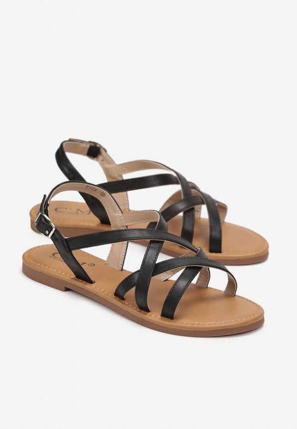 Born2be - Czarne Sandały na Płaskiej Podeszwie z Przeplatanymi Paskami Hermanas. Zapięcie: pasek. Kolor: czarny. Sezon: lato. Obcas: na płaskiej podeszwie