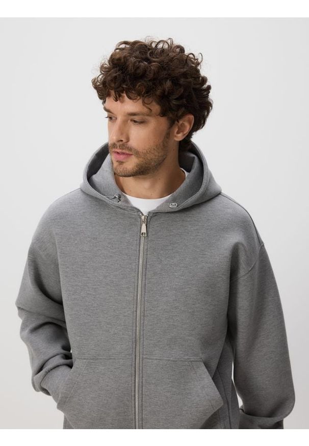 Reserved - Gładka bluza z kapturem - jasnoszary. Kolor: szary. Materiał: wiskoza, dzianina. Wzór: gładki