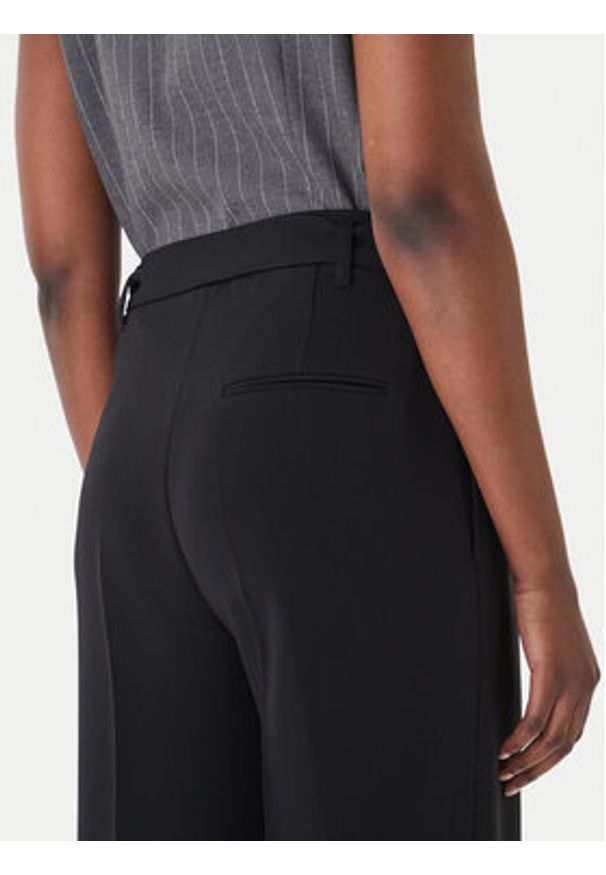 BOSS - Boss Spodnie materiałowe Tapiana 50479405 Czarny Relaxed Fit. Kolor: czarny. Materiał: syntetyk
