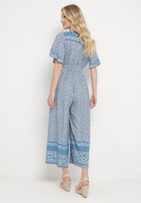 Born2be - Niebieski Bawełniany Kombinezon z Gumkami w Pasie i Kopertowym Dekoltem Zapinany z Tyłu na Guziki Lorrania. Okazja: na co dzień. Kolor: niebieski. Materiał: bawełna. Długość rękawa: krótki rękaw. Długość: krótkie. Styl: wizytowy, casual, elegancki #5