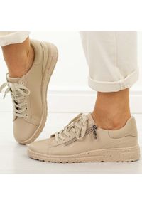POTOCKI - Beżowe skórzane półbuty damskie Potocki 19402. Okazja: na co dzień. Zapięcie: sznurówki. Kolor: beżowy. Materiał: skóra. Szerokość cholewki: normalna. Sezon: wiosna, jesień, lato. Styl: casual, elegancki, klasyczny #1