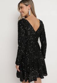 Born2be - Czarna Kopertowa Sukienka Mini w Cekiny Solaire. Kolor: czarny. Materiał: materiał. Typ sukienki: kopertowe. Długość: mini #5