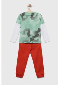 Guess komplet bawełniany dziecięcy kolor zielony. Okazja: na co dzień. Kolor: zielony. Materiał: bawełna, dresówka. Długość: długie. Styl: casual, klasyczny #3