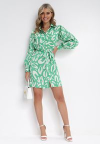 Born2be - Zielona Sukienka Mini z Plisowanymi Rękawami i Materiałowym Paskiem Sevan. Kolor: zielony. Materiał: materiał. Wzór: nadruk, motyw zwierzęcy. Sezon: wiosna, lato. Długość: mini #4