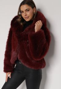 Born2be - Bordowa Futrzana Kurtka z Nieodpinanym Kapturem Zetena. Kolor: czerwony. Materiał: futro. Styl: elegancki, klasyczny #3