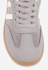 Born2be - Szare Sneakersy z Imitacji Zamszu na Płaskiej Podeszwie Memeriana. Kolor: szary. Materiał: zamsz. Szerokość cholewki: normalna. Obcas: na płaskiej podeszwie #7