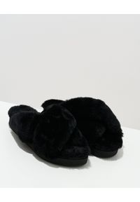 Inuikii - INUIKII - Czarne klapki z kożuchem. Kolor: czarny. Wzór: paski. Obcas: na płaskiej podeszwie #3