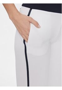 Guess Spodnie dresowe V4GB02 KBFB2 Biały Regular Fit. Kolor: biały. Materiał: syntetyk #3