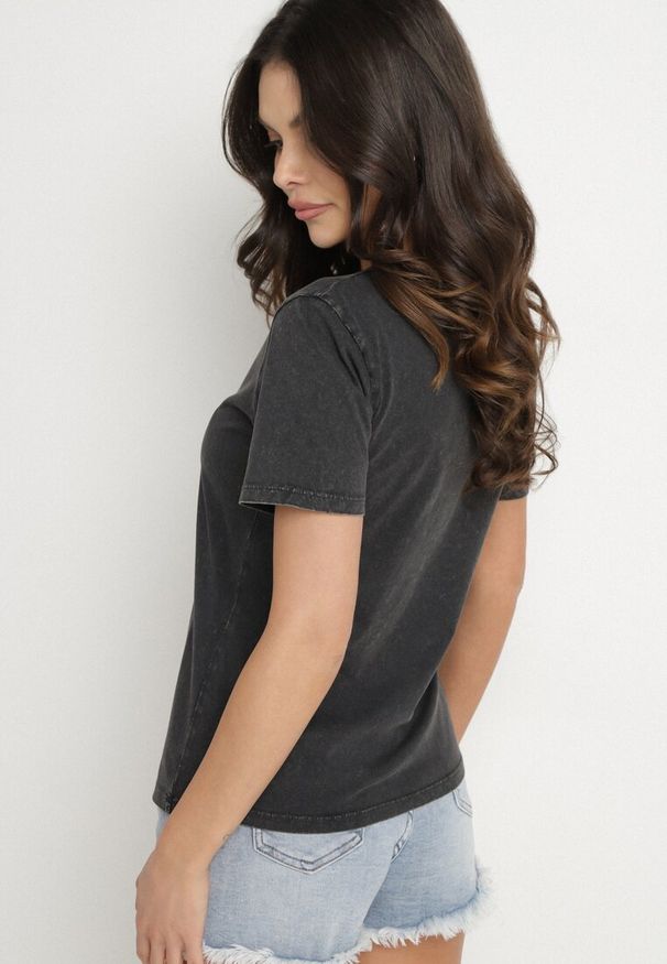 Born2be - Czarny Bawełniany T-shirt z Metalicznym Nadrukiem Savariae. Okazja: na co dzień. Kolor: czarny. Materiał: bawełna. Wzór: nadruk. Styl: elegancki, casual