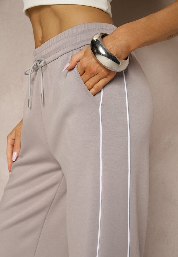 Renee - Szare Spodnie Dresowe z Bawełną o Szerokim Kroju High Waist z Paskami Salliara. Stan: podwyższony. Kolor: szary. Materiał: bawełna, dresówka