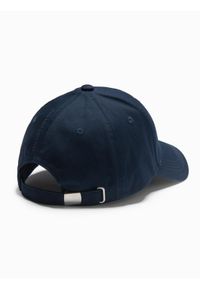 Ombre Clothing - Czapka męska z daszkiem bejsbolówka z ozdobnym haftem – granatowa V4 OM-ACCS-0102 - uniwersalny. Kolor: niebieski. Materiał: bawełna. Wzór: haft. Styl: klasyczny, casual #6