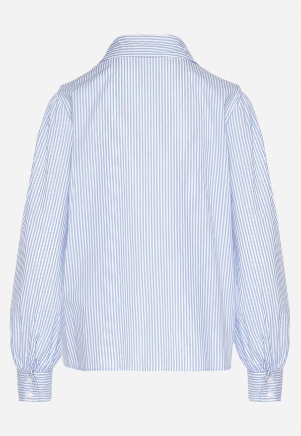 Born2be - Niebieska Bawełniana Koszula w Paski z Ozdobnym Dekoltem z Falbanką Paleriella. Okazja: na co dzień. Kolor: niebieski. Materiał: bawełna. Długość rękawa: długi rękaw. Długość: długie. Wzór: paski. Styl: elegancki, klasyczny, casual