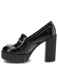 Czarne Półbuty Carinii Eleganckie Skórzane Buty Damskie. Zapięcie: bez zapięcia. Kolor: czarny. Materiał: skóra. Szerokość cholewki: normalna. Obcas: na obcasie. Styl: elegancki. Wysokość obcasa: wysoki, średni