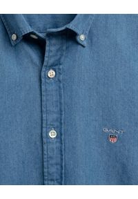 GANT - Jeansowa koszula z logo Regular Fit. Okazja: na co dzień. Kolor: niebieski. Materiał: jeans. Wzór: aplikacja. Sezon: wiosna. Styl: klasyczny, casual #3