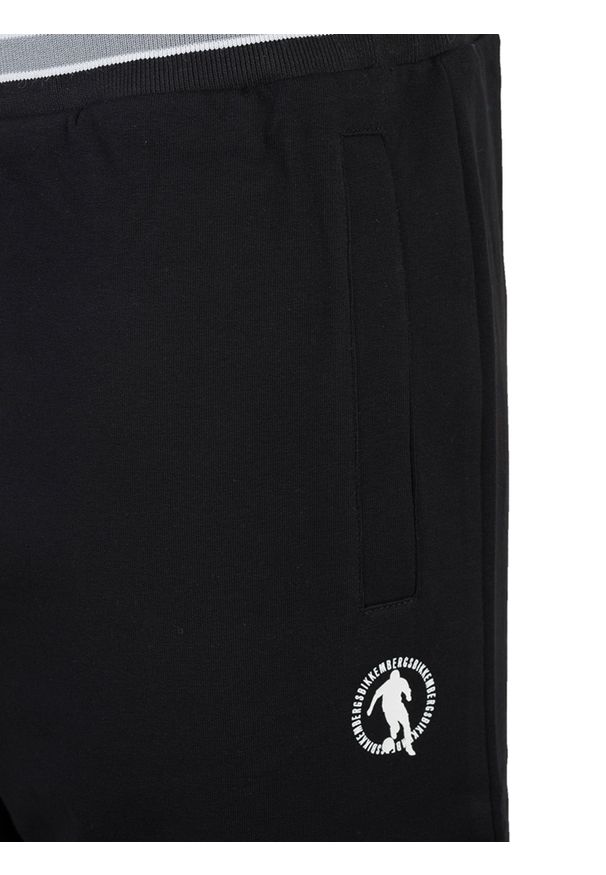 Bikkembergs Szorty | C 1 27B H2 E B090 | Mężczyzna | Czarny. Okazja: na co dzień. Kolor: czarny. Materiał: bawełna, elastan. Wzór: nadruk. Styl: casual
