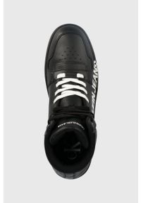 Calvin Klein Jeans sneakersy skórzane kolor czarny. Nosek buta: okrągły. Zapięcie: sznurówki. Kolor: czarny. Materiał: skóra