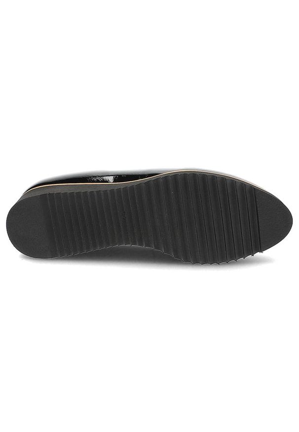 Czarne Półbuty Karino Eleganckie Buty Damskie. Okazja: do pracy, na co dzień, na randkę. Zapięcie: bez zapięcia. Kolor: czarny. Materiał: skóra, lakier. Szerokość cholewki: normalna. Obcas: na obcasie. Styl: elegancki. Wysokość obcasa: średni