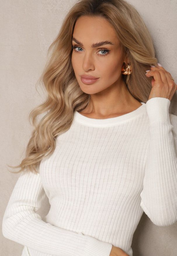 Renee - Biała Casualowy Sweter z Prążkowanego Materiału Zintra. Okazja: na co dzień. Kolor: biały. Materiał: prążkowany, materiał. Długość rękawa: długi rękaw. Długość: długie. Styl: casual