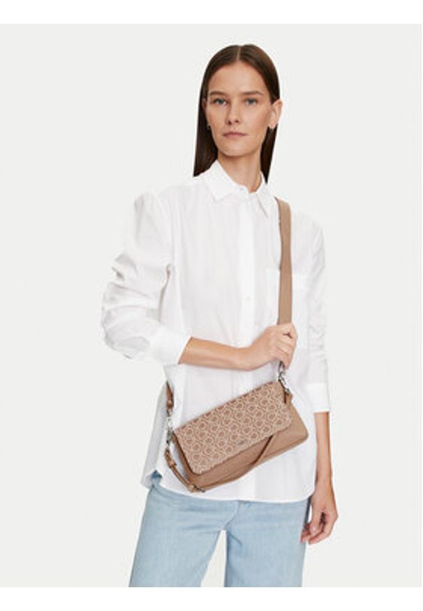 Calvin Klein Torebka Ck Must Shoulder Bag K60K612646 Brązowy. Kolor: brązowy