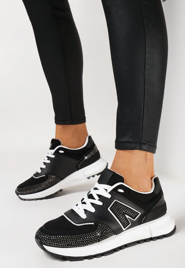 Born2be - Czarne Sneakersy na Płaskiej Podeszwie z Wycięciami i Cyrkoniami Leporia. Kolor: czarny. Obcas: na płaskiej podeszwie