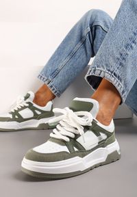 Born2be - Zielono-Białe Klasyczne Sznurowane Sneakersy na Płaskiej Podeszwie z Transparentną Wstawką Famarie. Nosek buta: okrągły. Zapięcie: sznurówki. Kolor: zielony. Materiał: materiał. Obcas: na płaskiej podeszwie. Wysokość obcasa: niski