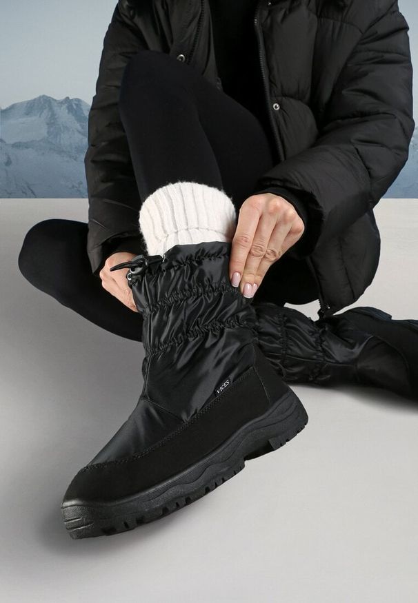 Born2be - Czarne Śniegowce Pikowane Lynnhurst. Zapięcie: zamek. Kolor: czarny. Materiał: dzianina, materiał, puch, futro. Szerokość cholewki: normalna. Sezon: zima. Obcas: na obcasie. Styl: wizytowy, elegancki