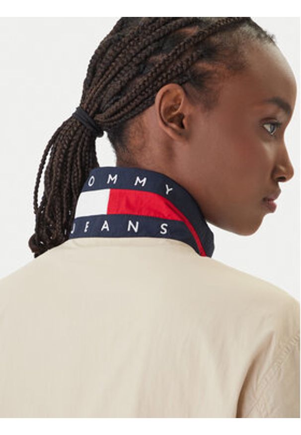 Tommy Jeans Kurtka przejściowa Essential DW0DW20439 Beżowy Regular Fit. Kolor: beżowy. Materiał: syntetyk