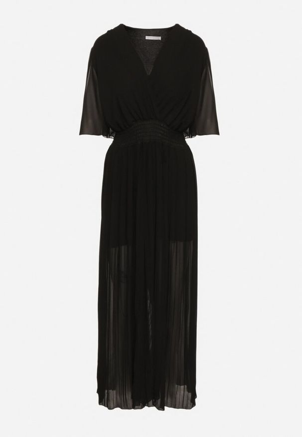 Born2be - Czarny Plisowany Kombinezon o Kopertowym Kroju z Gumką w Talii Ameddie. Okazja: na co dzień. Kolor: czarny. Styl: elegancki, casual