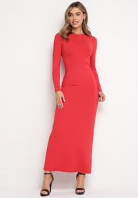 Born2be - Czerwona Dopasowana Sukienka Maxi z Długimi Rękawami Ovira. Kolor: czerwony. Materiał: materiał. Długość rękawa: długi rękaw. Typ sukienki: proste. Długość: maxi #1